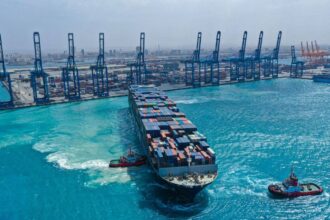 الصادرات السعودية غير البترولية تقفز 32.3 بالمئة