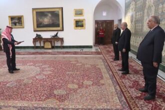 السفير الأردني يقدم أوراق اعتماده للرئيس الجزائري