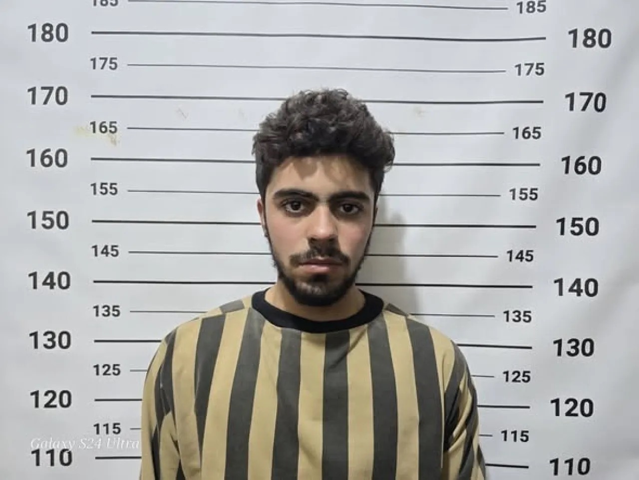 صورة حول : سورية توقف شخصين لنشر رموز النظام السابق سورية توقف شخصين لنشر رموز النظام السابق