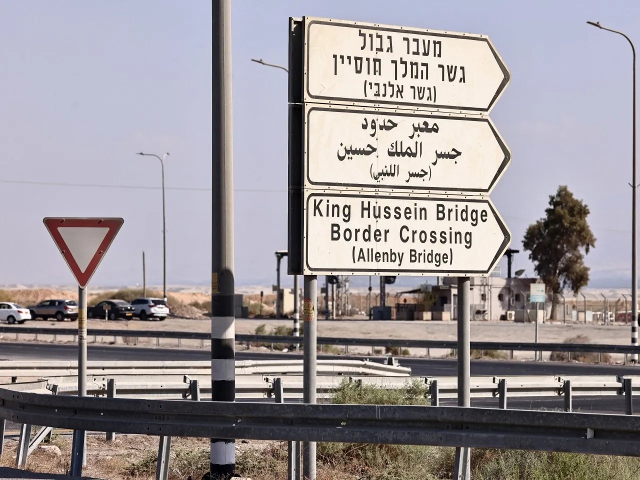 تعديل ساعات العمل على جسر الملك حسين الثلاثاء المقبل