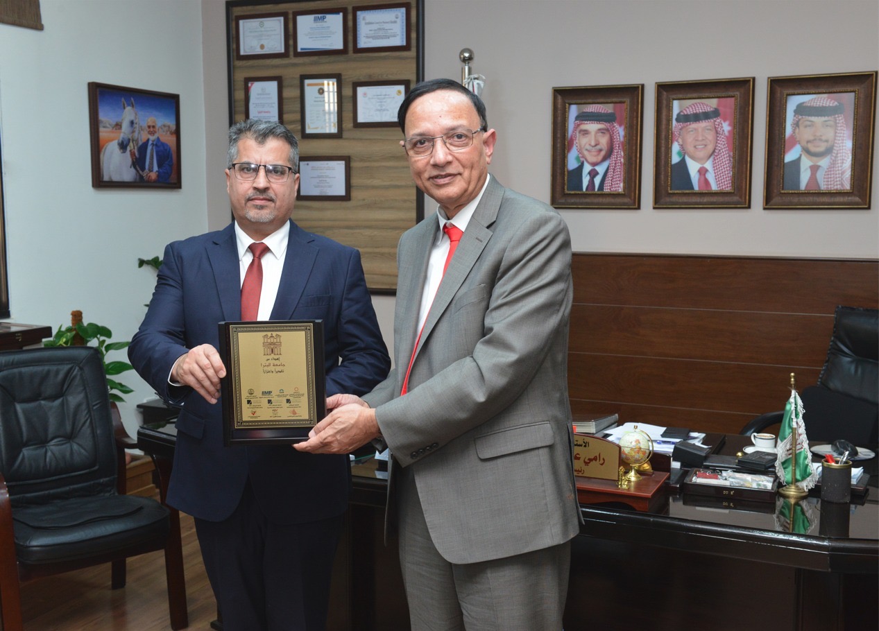 رئيس جامعة البترا يبحث سبل التعاون الأكاديمي مع وفد كلية "إدموندز"
