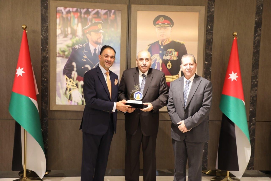 صورة حول : القاضي يرحب بتعزيز التعاون بين جامعة عمّان العربية ومجلس النواب القاضي يرحب بتعزيز التعاون بين جامعة عمّان العربية ومجلس النواب