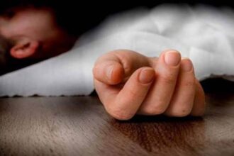 امرأة تقتل ابنة زوجها البالغة 4 سنوات .. تفاصيل