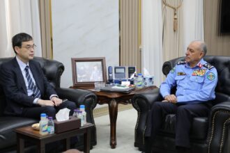 اللواء المعايطة يلتقي السفير الياباني، ويؤكد عُمق العلاقات التي تجمع البلدين