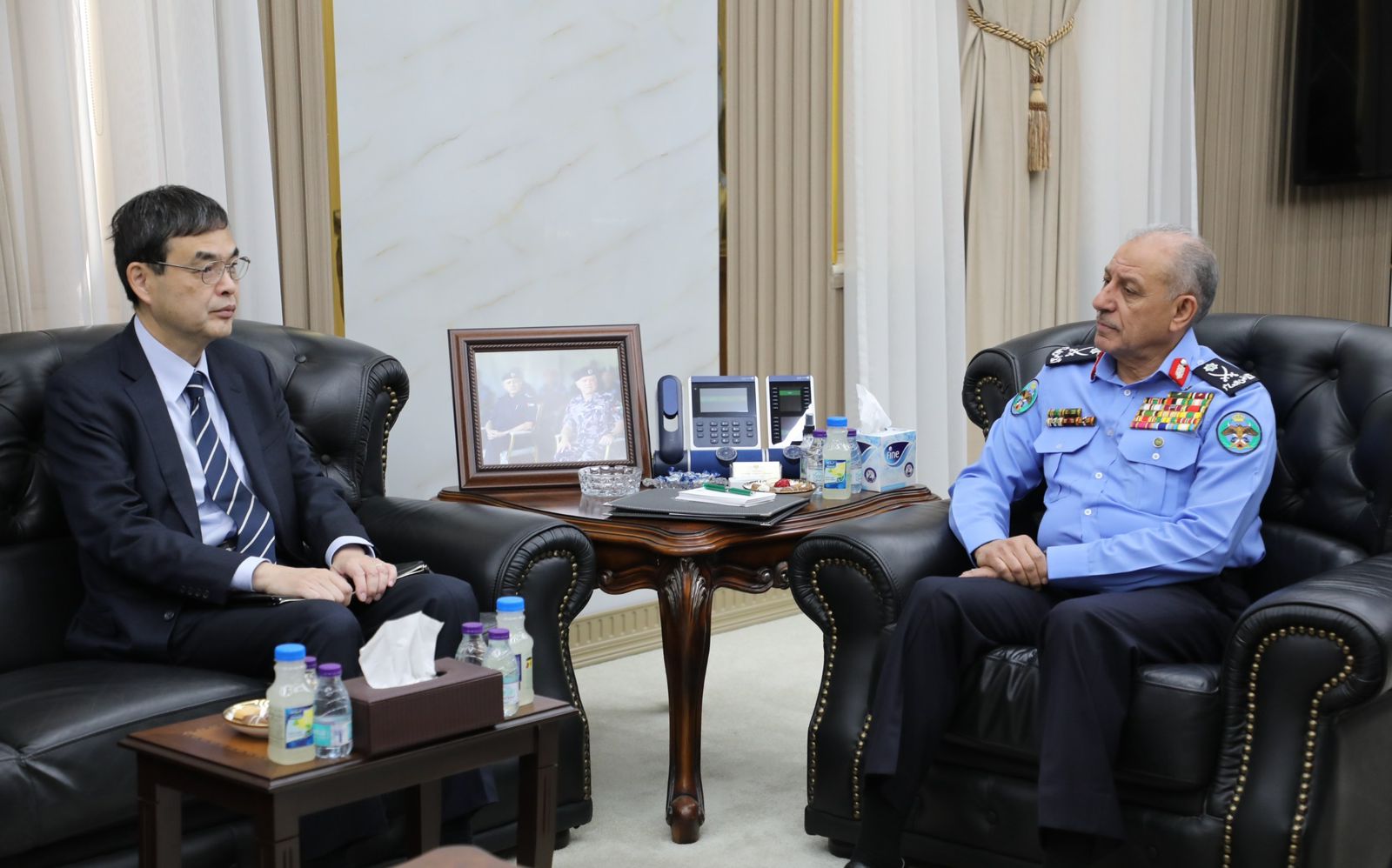 صورة حول : اللواء المعايطة يلتقي السفير الياباني، ويؤكد عُمق العلاقات التي تجمع البلدين اللواء المعايطة يلتقي السفير الياباني، ويؤكد عُمق العلاقات التي تجمع البلدين