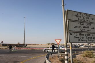 إسرائيل تعيد فتح معبر "اللنبي" لدخول المساعدات إلى غزة