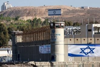 تقرير حقوقي يكشف أوضاعًا صحية صعبة لأسرى في عوفر ومجدو