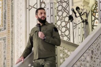 الشرع يؤدي صلاة الذكرى الأولى لتحرير سوريا ويدعو لوحدة الجهود الوطنية