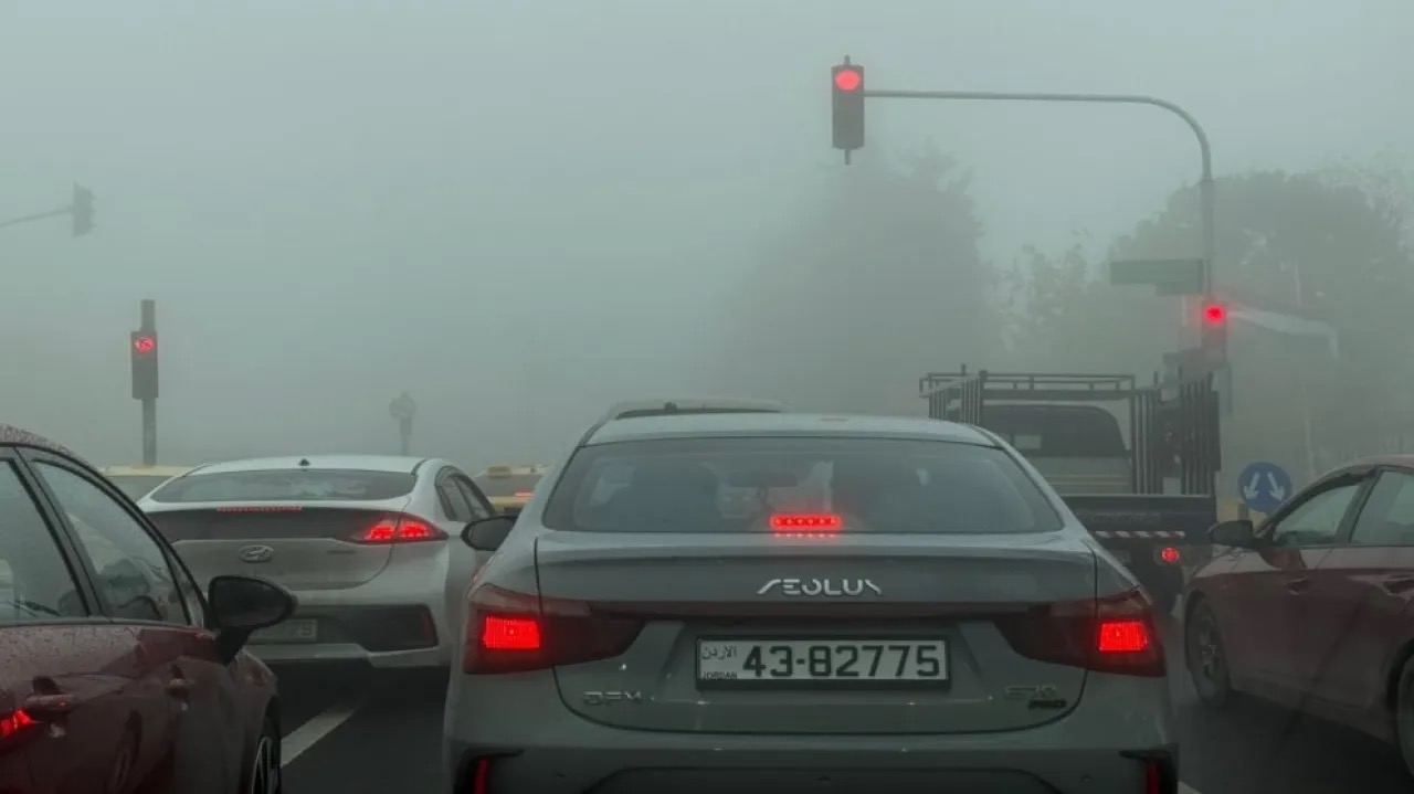 صورة حول : منخفض جوي يضرب المملكة والسيول تتشكل في عدة مناطق منخفض جوي يضرب المملكة والسيول تتشكل في عدة مناطق