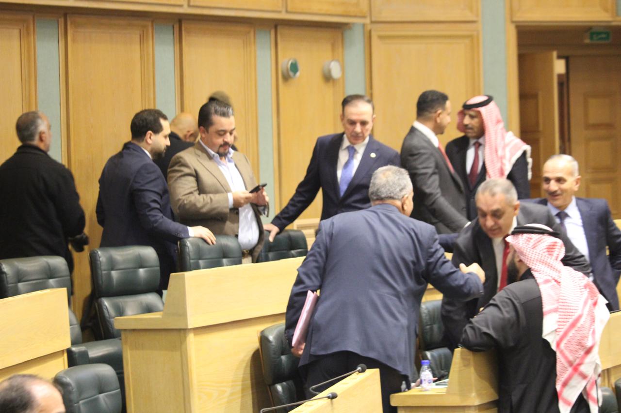 صورة حول : بالصور والفيديو… لقطات قبيل انطلاق جلسة النواب اليوم بالصور والفيديو… لقطات قبيل انطلاق جلسة النواب اليوم