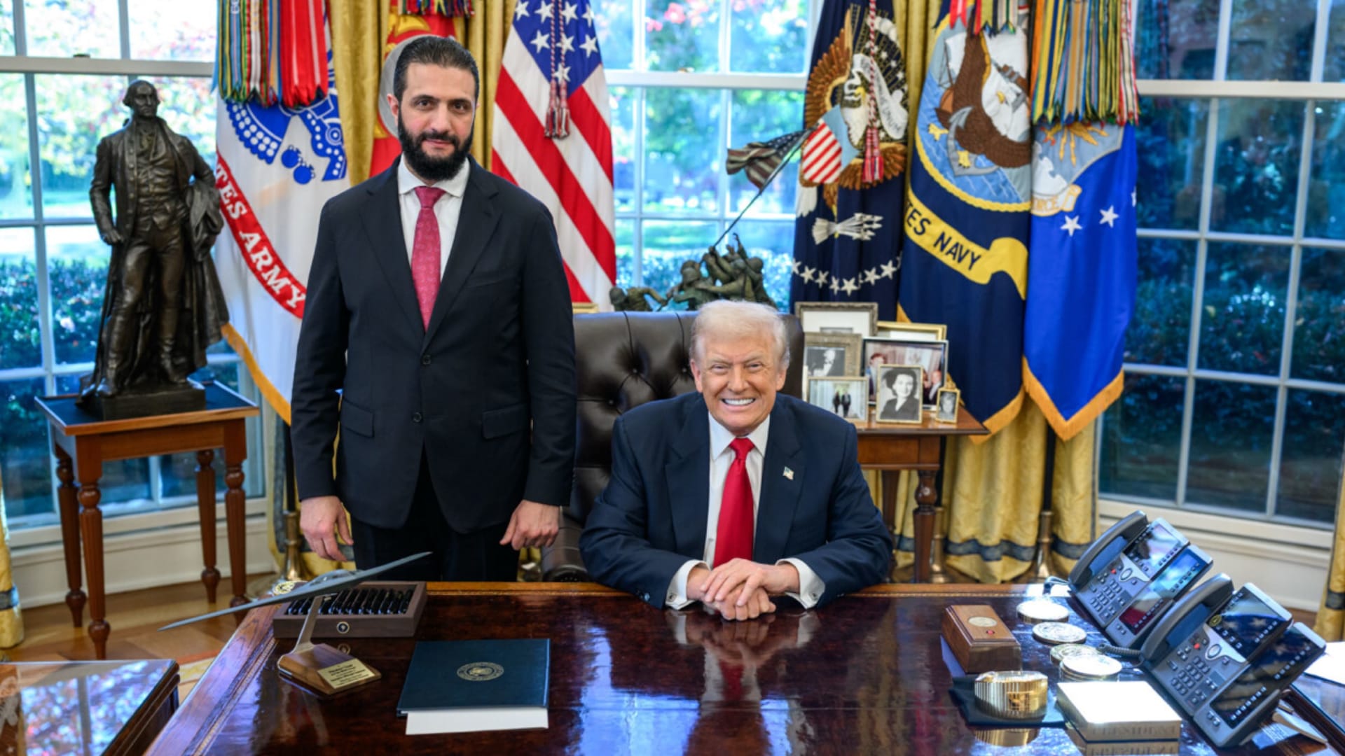 صورة حول : الشرع يعزي ترامب بمقتل جنود أمريكيين بتدمر الشرع يعزي ترامب بمقتل جنود أمريكيين بتدمر