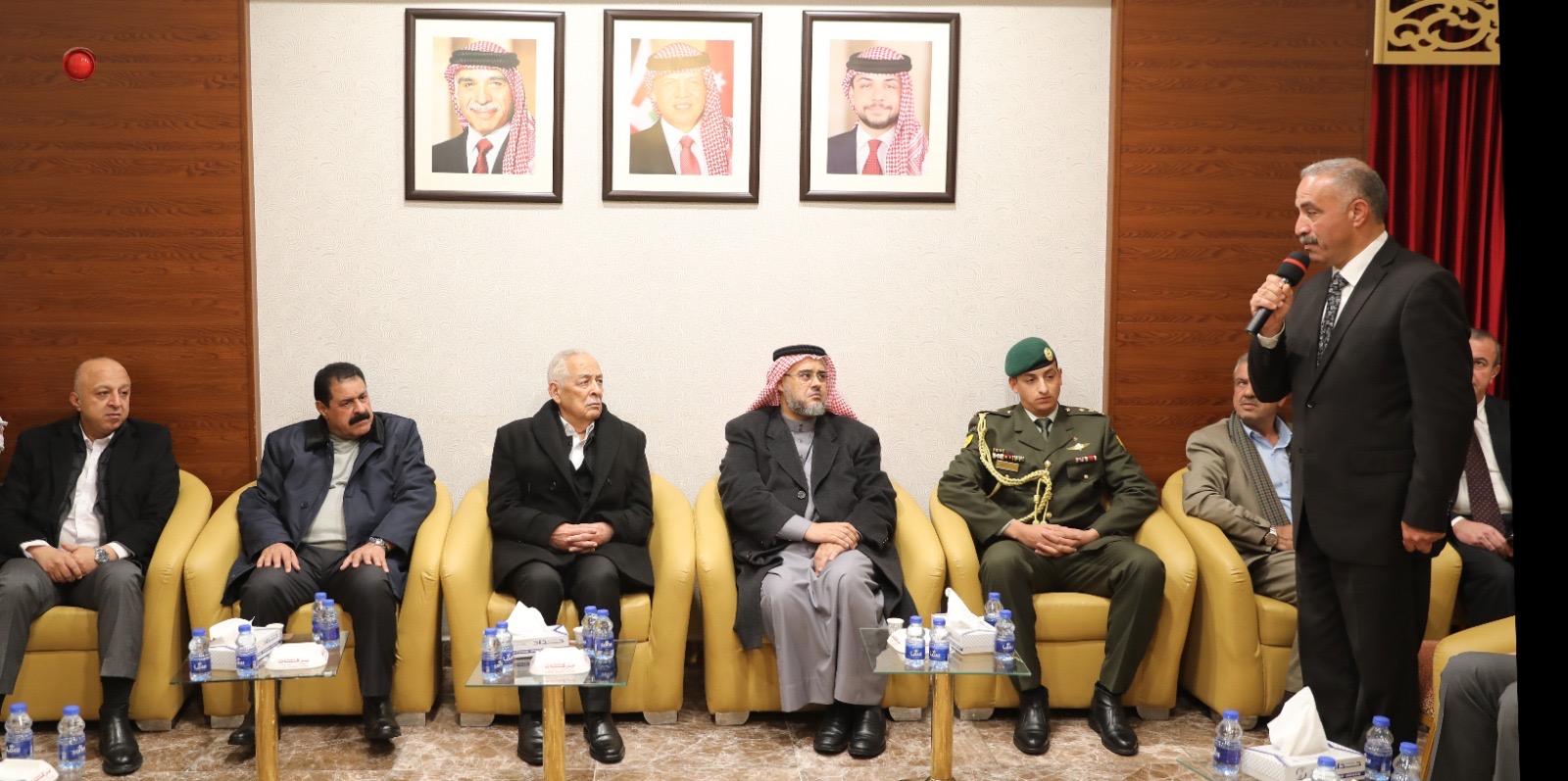 *مندوبا عن الملك وولي العهد… العيسوي يعزي عشائر حداد والعبادي والعلبي*