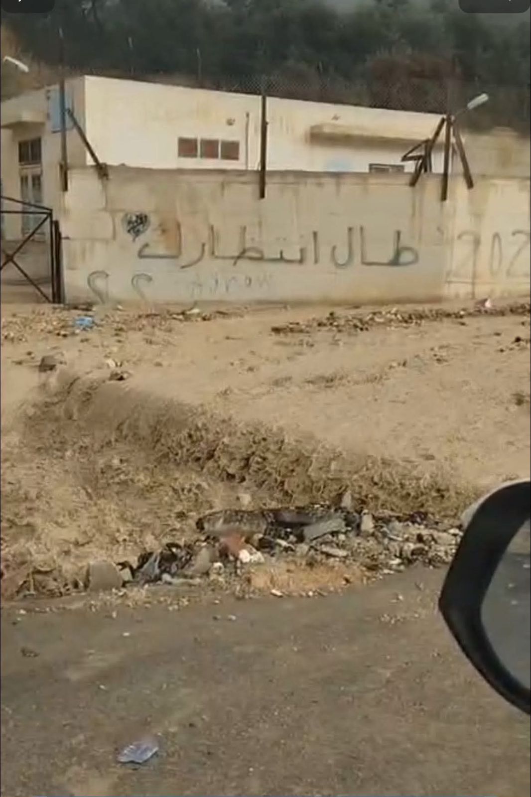 إغلاق طريق المنصورة- شارع فلسطين بالطفيلة بسبب السيول