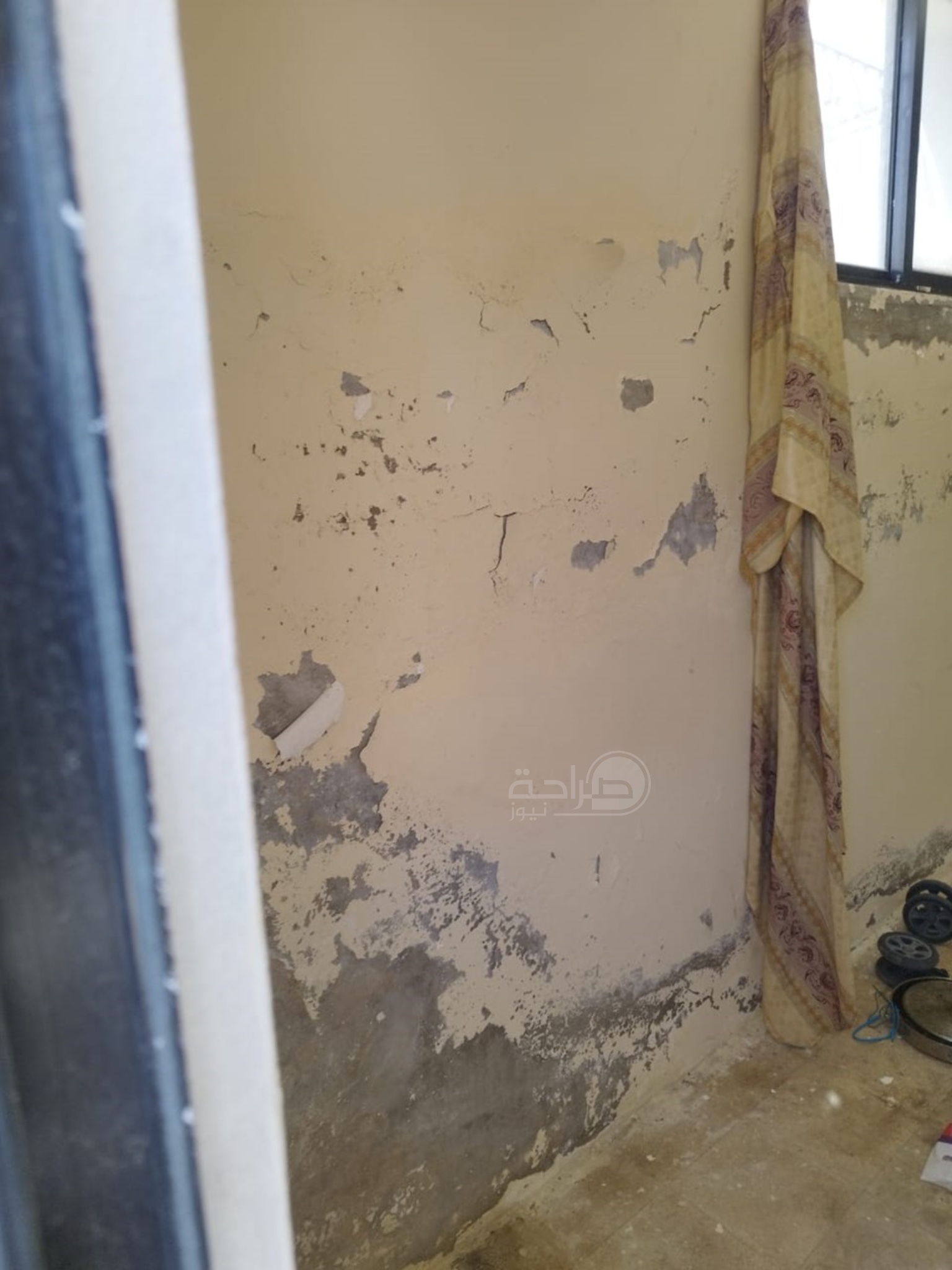 عاجل | فئران ورائحة مجاري وتردي مساكن أئمة المساجد… والصمتٌ يعم خوفاً من العقاب في جرش ..صور