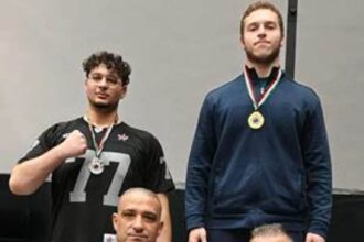 طالب عمان الاهلية أصيل نوفل يفوز بالميدالية الفضية ببطولة المملكة للمصارعة الحرة