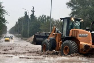 إعادة فتح طريق العدسية-الشونة الشمالية بعد انحسار مياه الأمطار