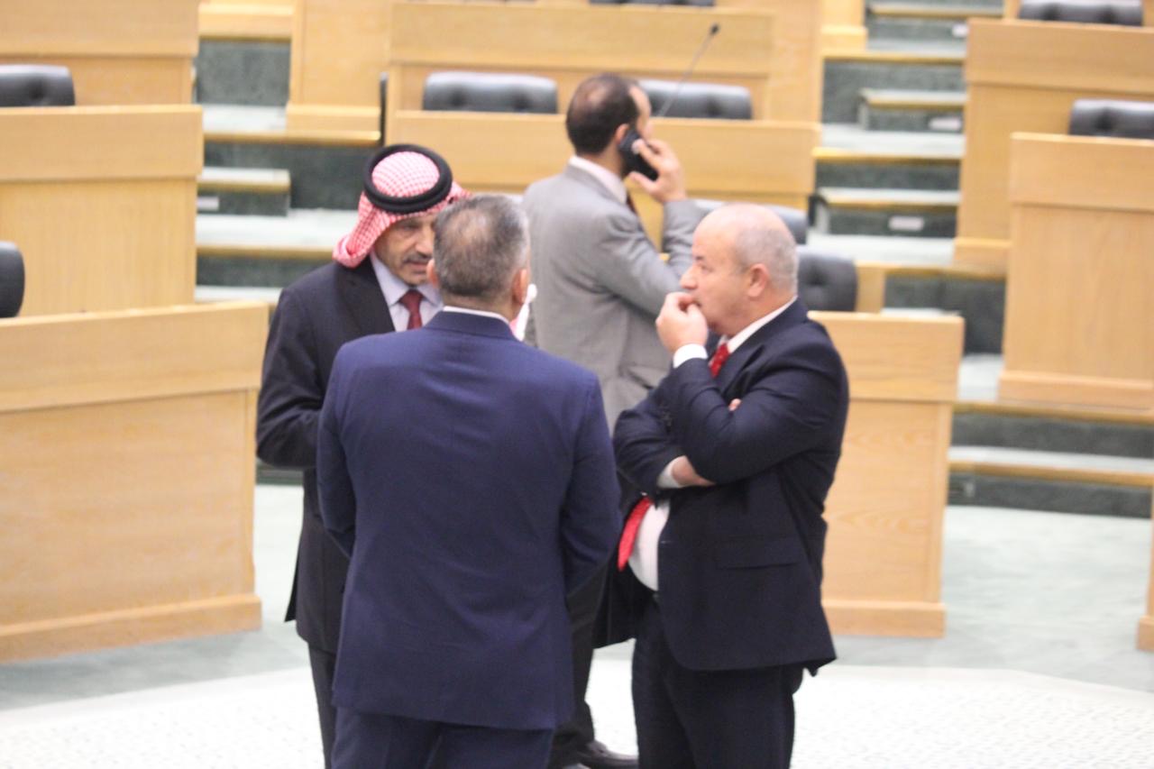 بالصور والفيديو… لقطات قبيل انطلاق جلسة النواب اليوم