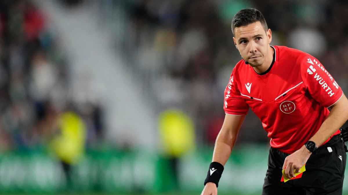 صورة حول : مخاوف برشلونة من حكم مباراة ريال بيتيس مخاوف برشلونة من حكم مباراة ريال بيتيس