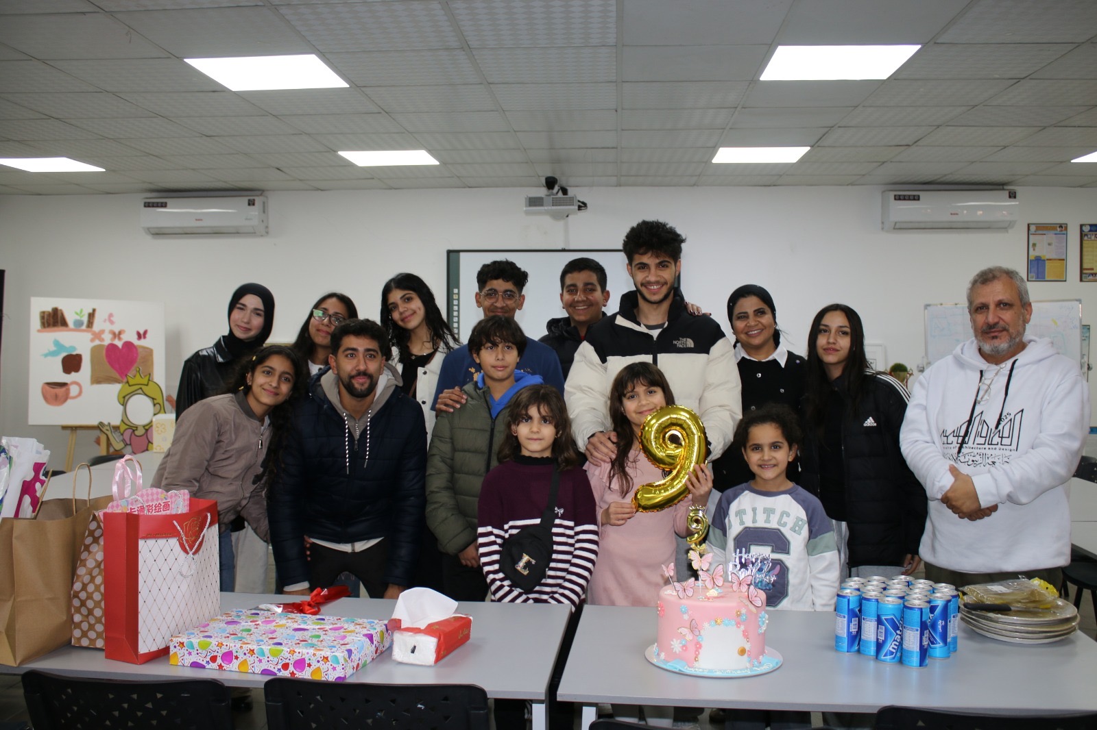 صورة حول : أصدقاء وأقارب يهنئون رند حسان بعيدها التاسع أصدقاء وأقارب يهنئون رند حسان بعيدها التاسع