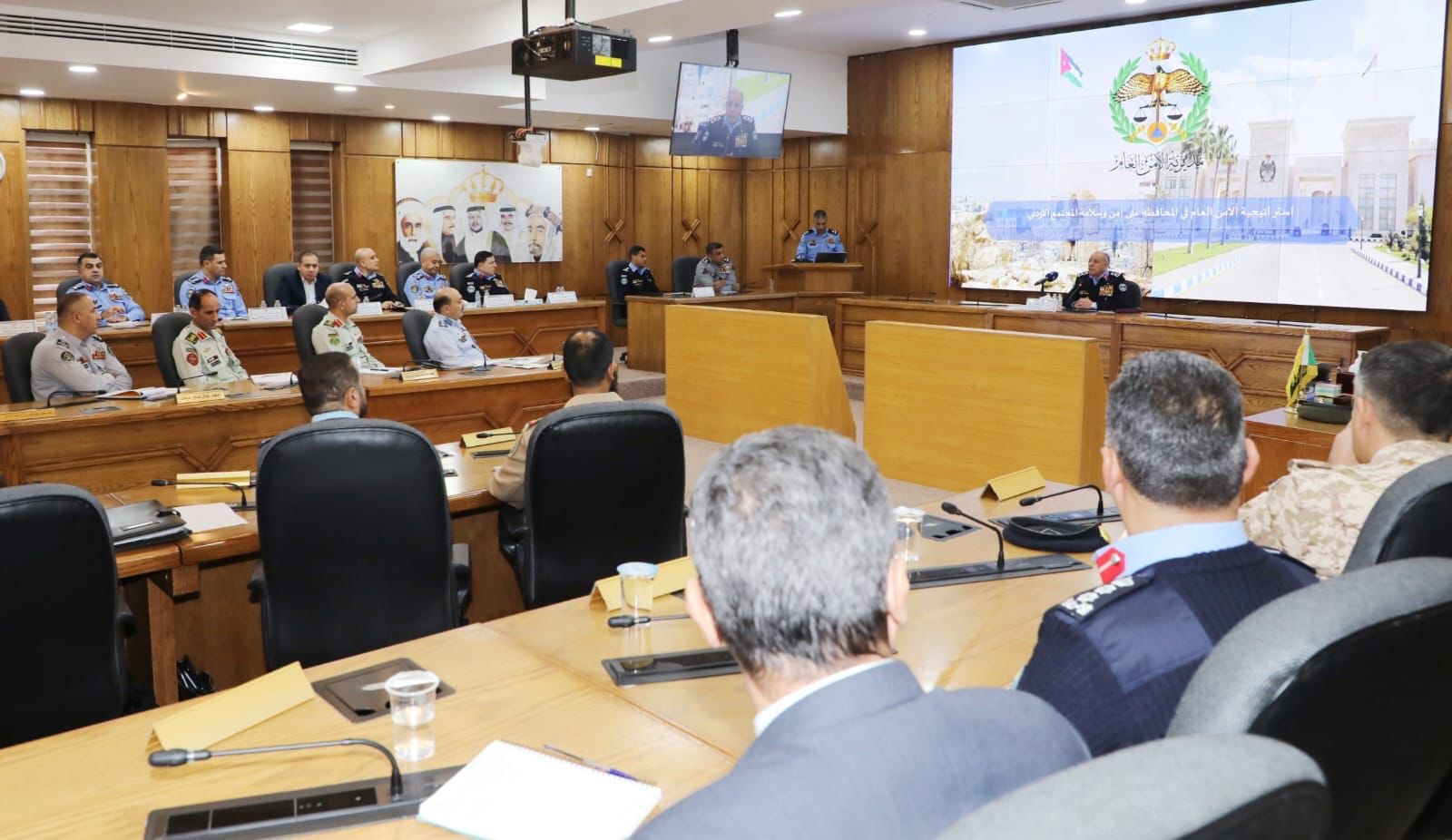 صورة حول : اللواء المعايطة يحاضر في كلية الدفاع الوطني الملكية الأردنية، ويؤكد على تكامل الأدوار بين المؤسسات الوطنية اللواء المعايطة يحاضر في كلية الدفاع الوطني الملكية الأردنية، ويؤكد على تكامل الأدوار بين المؤسسات الوطنية