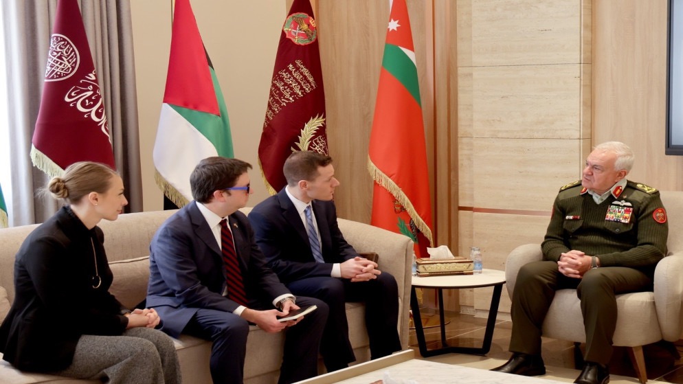 صورة حول : رئيس هيئة الأركان الأردنية يستقبل وفد الكونغرس الأميركي لمناقشة الأمن والسلم الدوليين رئيس هيئة الأركان الأردنية يستقبل وفد الكونغرس الأميركي لمناقشة الأمن والسلم الدوليين