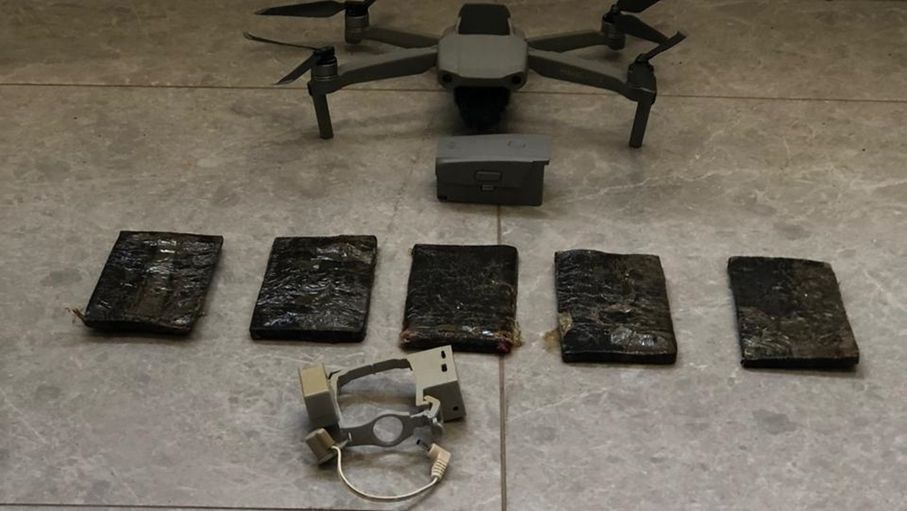 عاجل | الأردن يُحبط تهريب مواد مخدرة عبر طائرة مسيّرة في المنطقة العسكرية الجنوبية