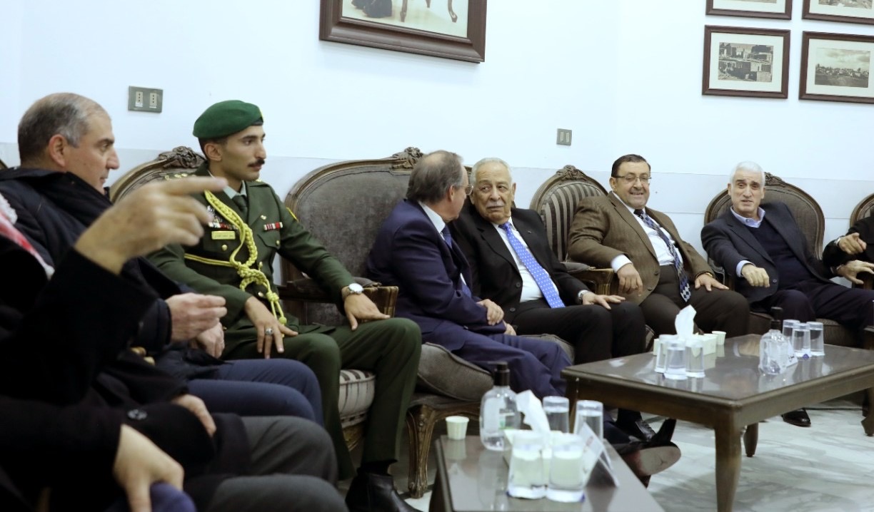 *مندوبا عن الملك وولي العهد. العيسوي يعزي العضايلة والعجارمة والخياط*