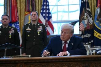 ترامب يوقّع قانون الدفاع الوطني ويُلغي عقوبات "قيصر" على سوريا