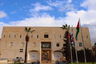 أمانة عمان تنذر بفصل بعض الموظفين 