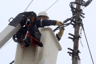 الكهرباء الأردنية تؤكد سرعة استجابتها للبلاغات خلال المنخفض الجوي
