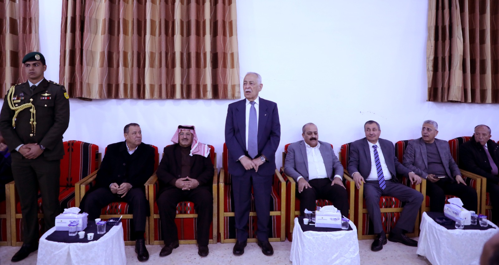 العيسوي ينقل تعازي الملك وولي العهد إلى عشائر الشبول والرشدان والخلايلة والسعايدة والبقور