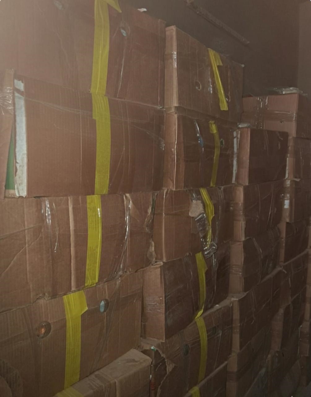 عاجل | إغلاق مستودع جميد غير مرخص وضبط 25 طنًا فاسدًا في عمان.. صور