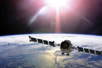 عطل مفاجئ بقمر «ستارلينك» يفقده السيطرة ويتجه للسقوط نحو الأرض