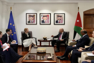 الصفدي يجري مباحثات موسعة مع نائب رئيسة المفوضية الأوروبية