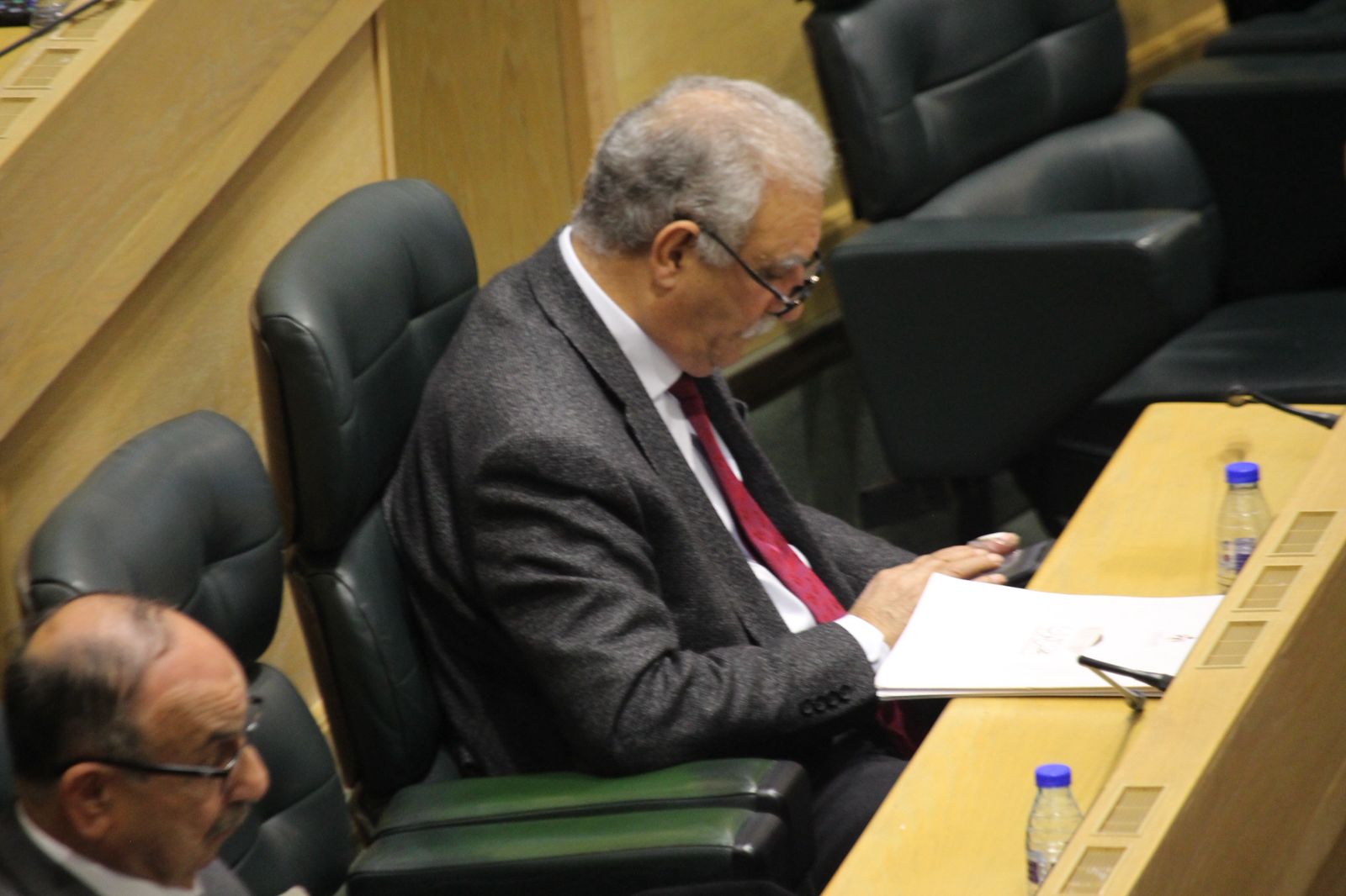 ريلز وأيادي لم ترفع وأخرى بقيت مرفوعة … تفاصيل التصويت على الموازنة ( أسماء)