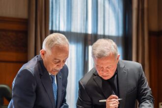 عاجل| الديوان الملكي ينشر صورة من اجتماع الملك مع رئيس الديوان لمتابعة المبادرات الملكية