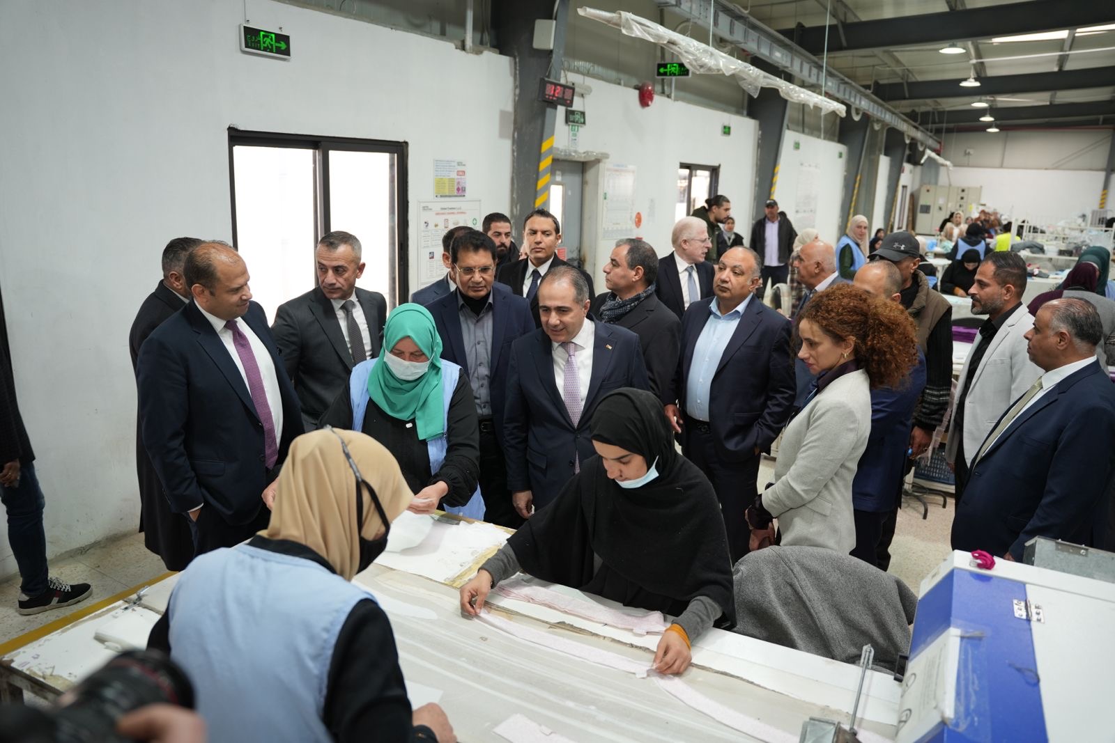 صورة حول : وزير الاستثمار يعلن التوسعة الثالثة لمجمع الضليل الصناعي. وزير الاستثمار يعلن التوسعة الثالثة لمجمع الضليل الصناعي.