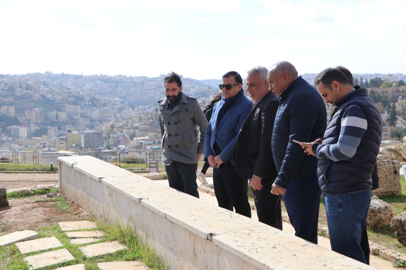 لجنة تراث مدينة عمان تنفذ زيارة ميدانية لمتابعة مشاريع تطوير جبل القلعة الأثري