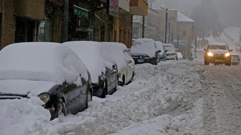 عاجل | اضطرابات جوية قوية وأمطار غزيرة وثلوج تضرب دولاً عربية بهذا الموعد ..