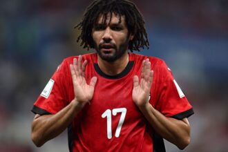 غضب الجماهير يشتعل بعد تصرف محمد النني عقب هزيمة مصر أمام الأردن