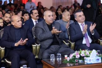 القاضي يضيء شجرة الميلاد في الكرك ويؤكد على وحدة الأردن الوطنية