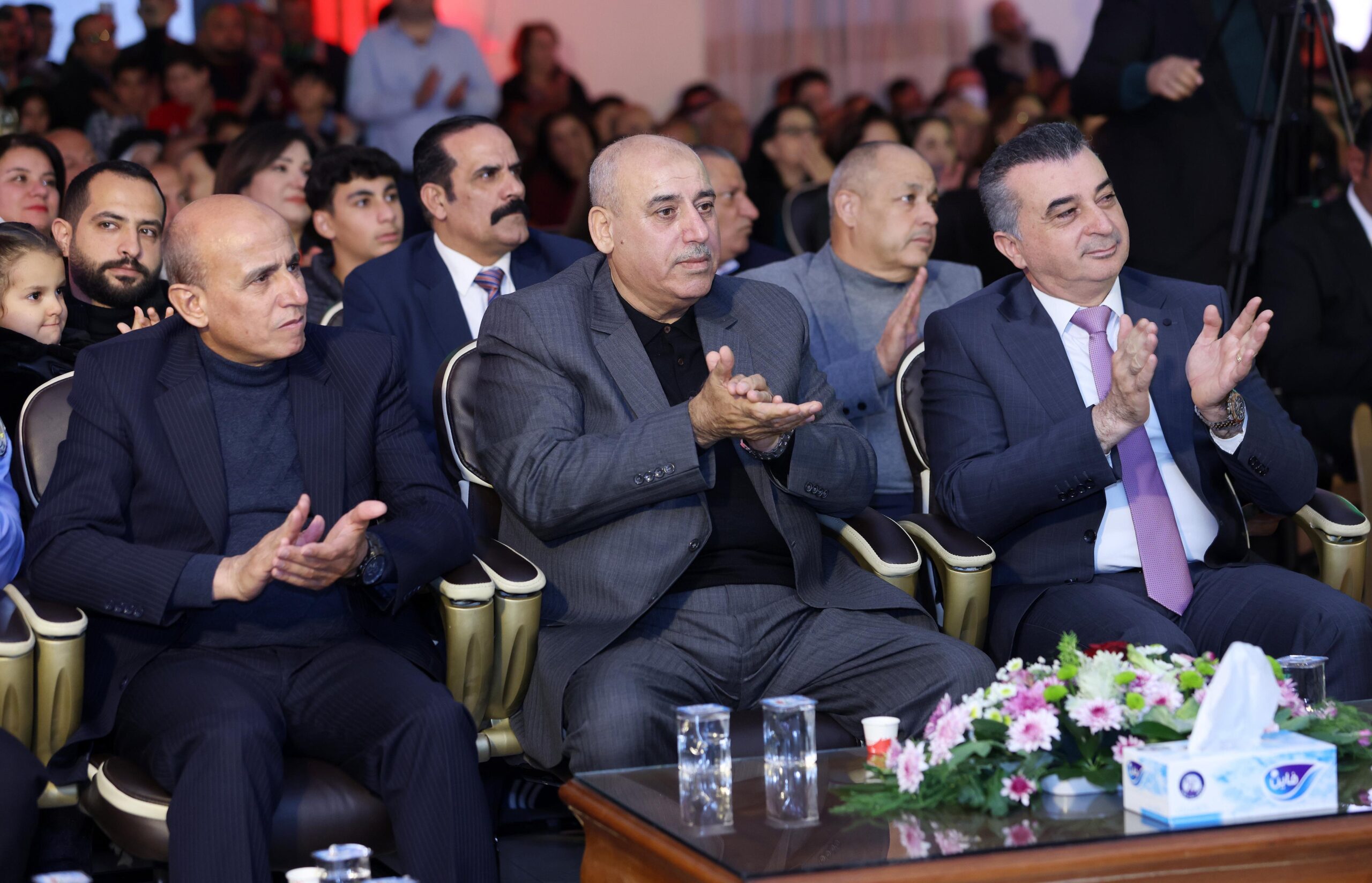 القاضي يضيء شجرة الميلاد في الكرك ويؤكد على وحدة الأردن الوطنية