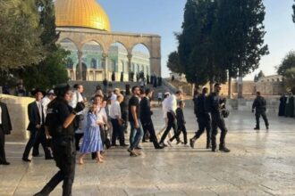 مستوطنون يقتحمون الأقصى ويمارسون طقوسًا تلمودية
