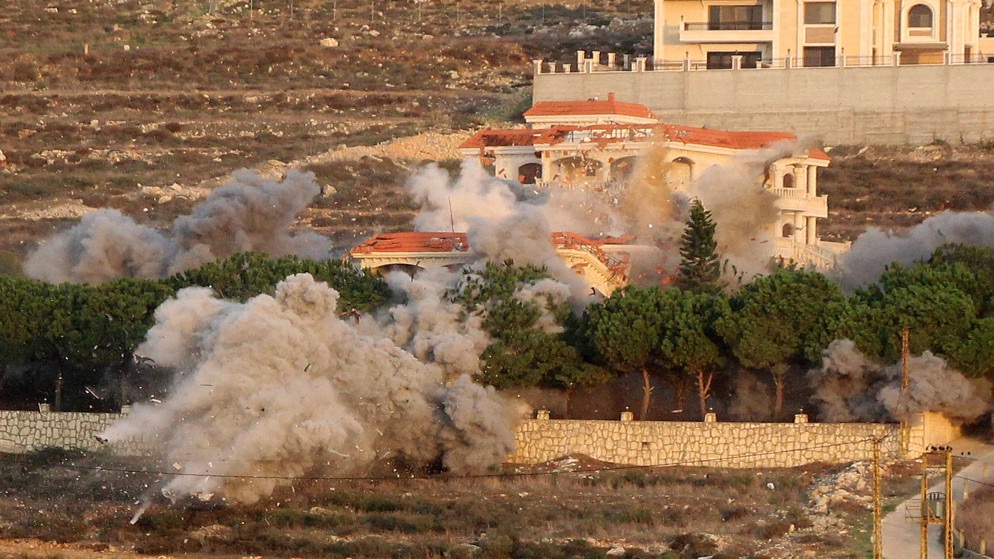 صورة حول : الاحتلال الإسرائيلي يقصف مواقع لحزب الله في جنوب لبنان الاحتلال الإسرائيلي يقصف مواقع لحزب الله في جنوب لبنان