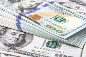 الدولار يتجه لتسجيل ثالث انخفاض أسبوعي على التوالي