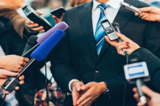 مسوّدة نظام جديدة تلزم الناطق الإعلامي بالرد على جميع القضايا