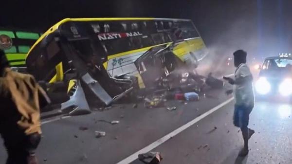 انقلاب حافلة يسفر عن 15 وفاة وعشرات المصابين في إندونيسيا