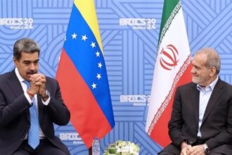 إيران تعرض التعاون مع فنزويلا لمواجهة "القرصنة الأميركية"