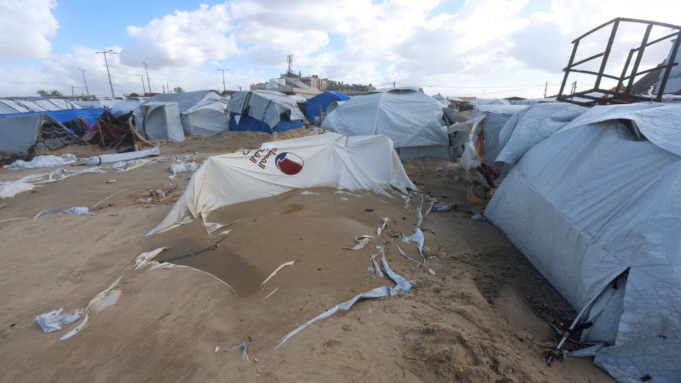 صورة حول : غرق آلاف الخيام وانهيار البنية التحتية يحول غزة إلى كارثة إنسانية غرق آلاف الخيام وانهيار البنية التحتية يحول غزة إلى كارثة إنسانية