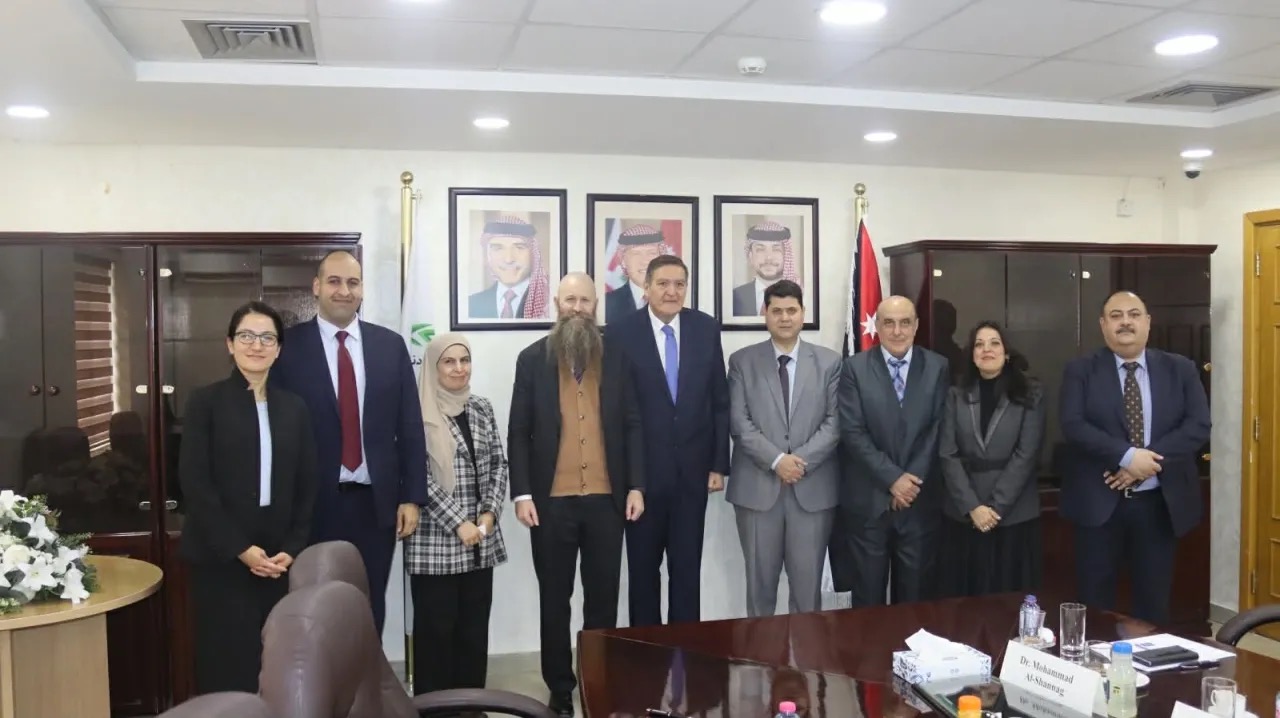 السفير الأمريكي يلتقي طوقان لتعزيز التعاون النووي الأردني